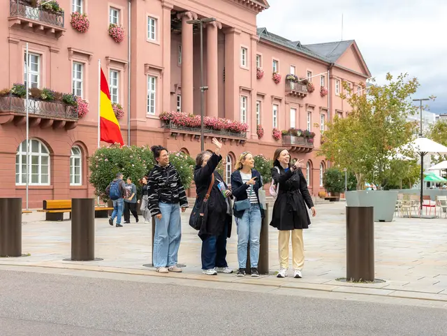 Gäste und Einheimische können sich auf eine ganz besondere Stadtrundfahrt freuen. | Foto: Karlsruhe Tourismus GmbH