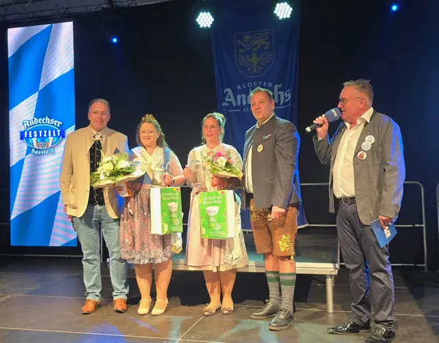 Die neuen Bierfesthoheiten: Die neue Bierfestkönigin Celina Nicole Usner (links) und an ihrer Seite die neue Bierfestprinzessin Simone Dreier (rechts). | Foto: Gemeindeverwaltung Haßloch