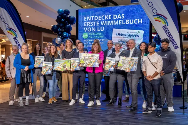 Gruppenfoto mit allen Beteiligten | Foto: Johann-Peter Melder