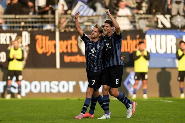 Torschütze Nicklas Shipnoski (links) und Maximilian Thalhammer (rechts), jubeln über das Tor zum 3:0. | Foto: Zimmermann/PIX-Sportfotos
