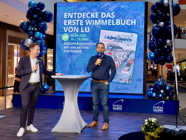 Patrick Steidl als Erster auf der Bühne | Foto: Johann-Peter Melder