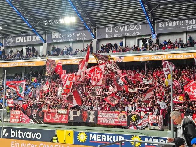 An den FCK-Fans hat's sicherlich nicht gelegen, dass die Roten Teufel in Paderborn Schiffbruch erlitten | Foto: Ralf Vester