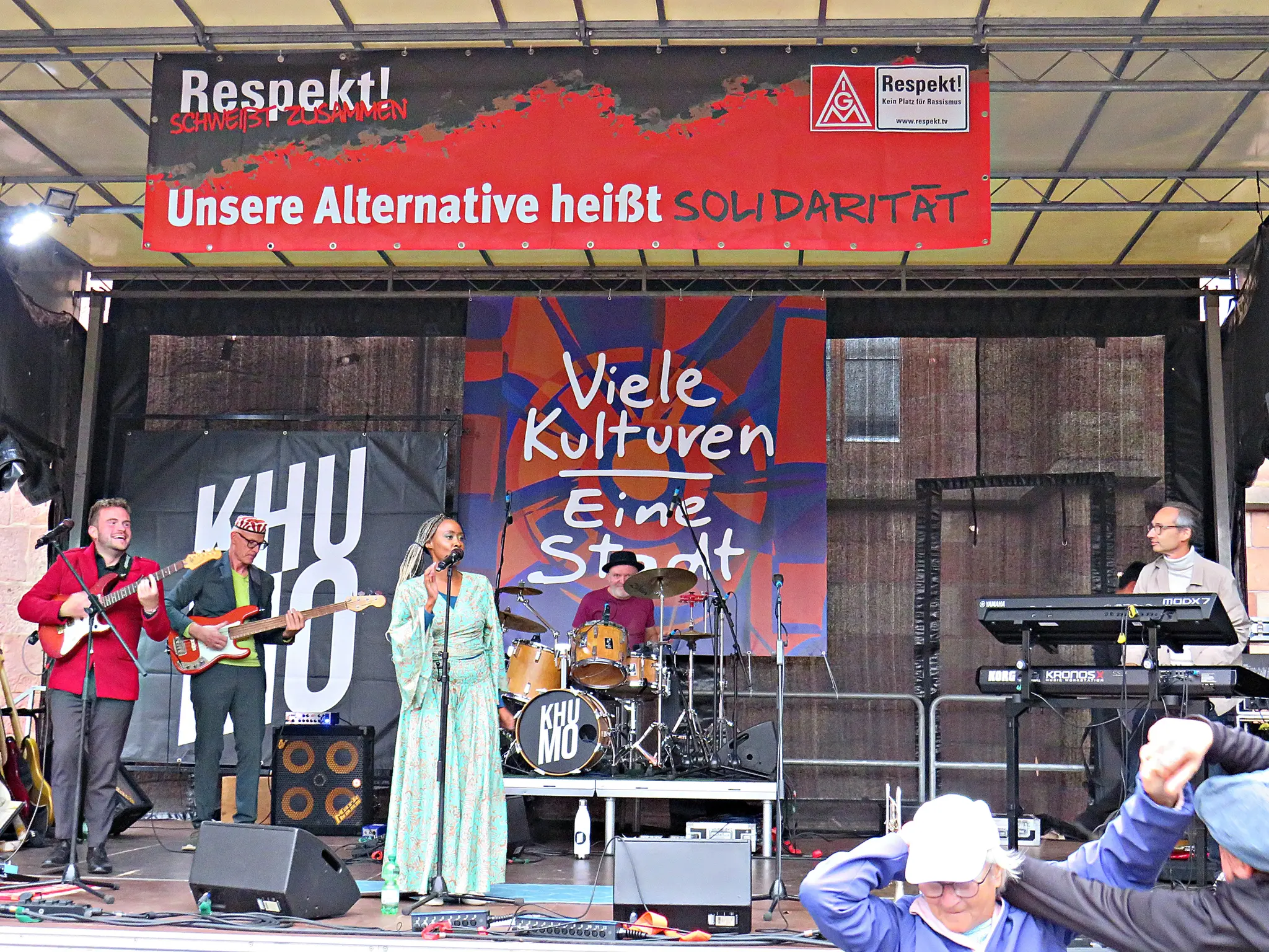 -Viele-Kulturen-Eine-Stadt-begeistert-mit-Soul-Funk-guter-Stimmung