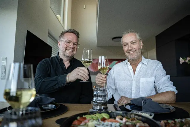 Karsten und Peter in ihrem gemütlichen Zuhause | Foto: Murat Bilir