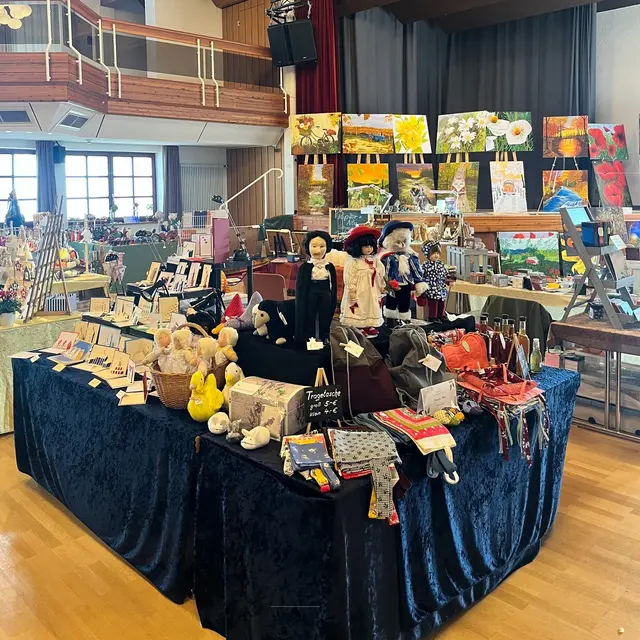 Kreative Geschenke und Handwerkskunst auf dem Hobby- und Kunsthandwerkermarkt in Maikammer entdecken. | Foto: Touristinformation Maikammer