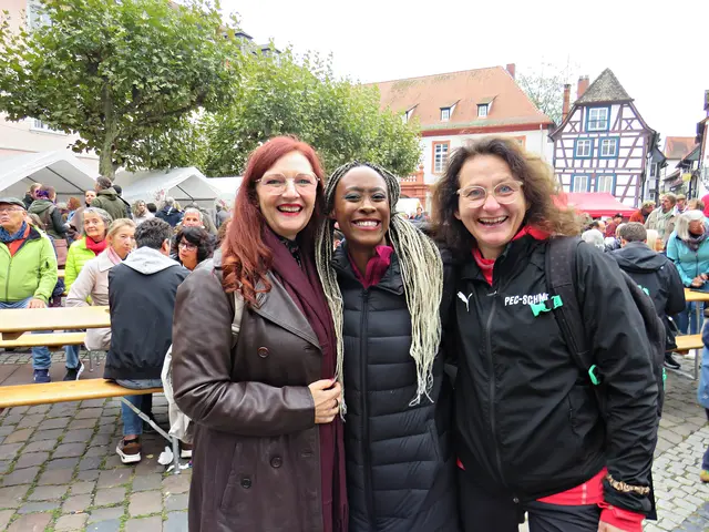 Freundinnen (Mitte Sängerin HUMO) | Foto: Brigitte Melder