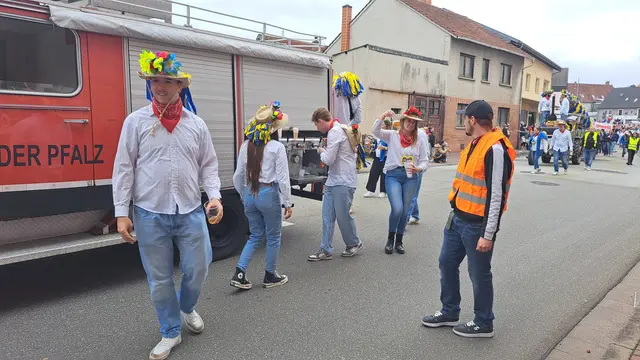 Der "Durstlöschzug": Aus der Zapfanlage floß Freibier für die Zuschauer | Foto: Monika Klein