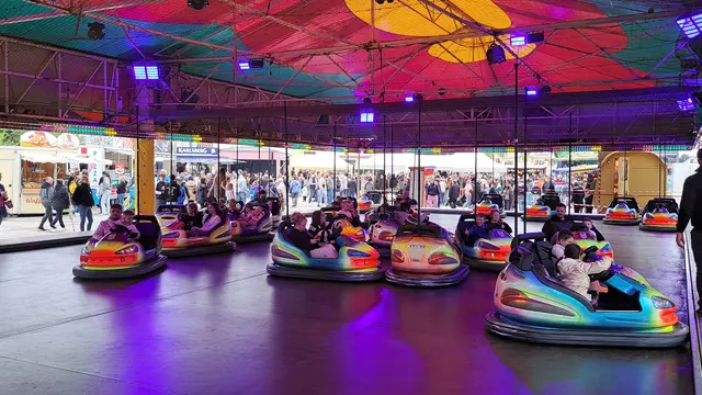 Die Boxautos drehten wilde Runden | Foto: Monika Klein