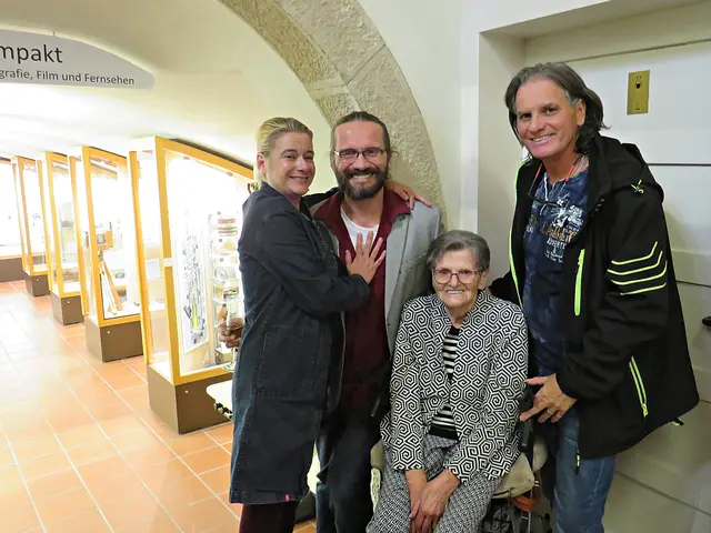 Familientreffen: Bianca Staff, Christian Hans, Oma Emma und Bernhard | Foto: Brigitte Melder