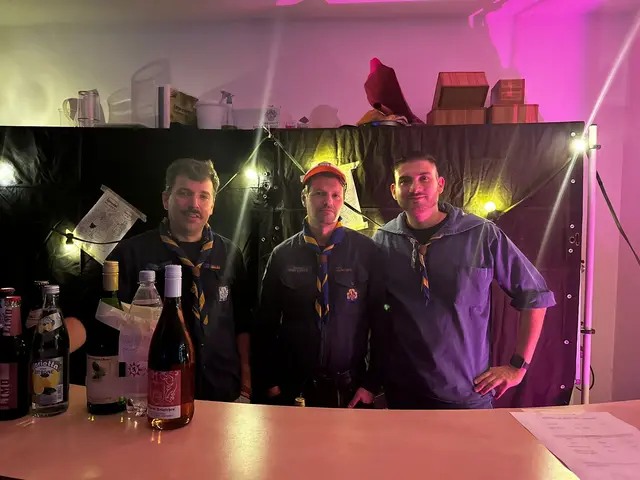 Am Getränkeausschank mit Saft und Wein | Foto: Peter Krietemeyer