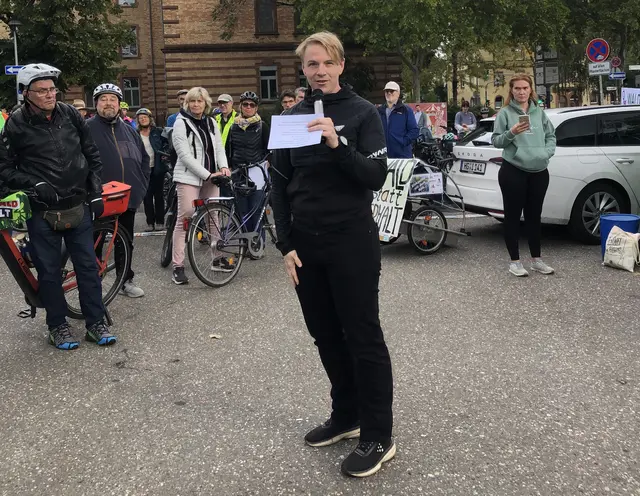 Landaus Bürgermeister Lukas Hartmann bei der Eröffnungsrede | Foto: R. Wagner
