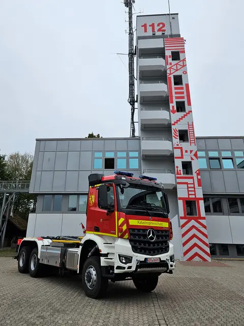 Das neue Fahrzeug für den Katastrophenschutz ist an der Feuerwache Kaiserslautern eingetroffen | Foto: Stadt Kaiserslautern/gratis