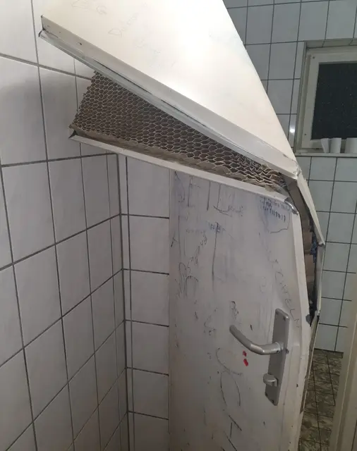 Vandalismus an einer öffentlichen Toilettenanlage im Konrad-Adenauer-Park | Foto: Stadt Speyer