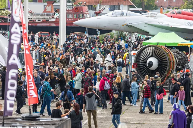 Zum diesjährigen Science Fiction Treffen strömten über 
17.000 Fans der fantastischen Welten auf das großzügige 
Museumsareal.  | Foto: TMSNHSP