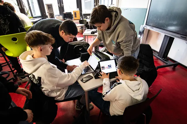 Schüler programmieren im Hackathon-Workshop an der Pädagogischen Hochschule Karlsruhe. | Foto: Joel Frank/Pädagogische Hochschule Karlsruhe