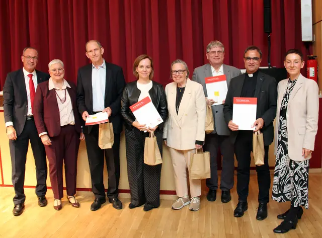 Die langjährigen Mitglieder des Caritasrats wurden für ihr ehrenamtliches Engagement mit dem Silbernen Ehrenzeichen ausgezeichnet | Foto: Caritas MA