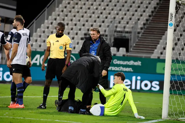 Waldhof-Torwart Nijhuis verletzte sich am Dienstag und konnte nicht mehr weiterspielen.
 | Foto: Petrow/PIX-Sportfotos