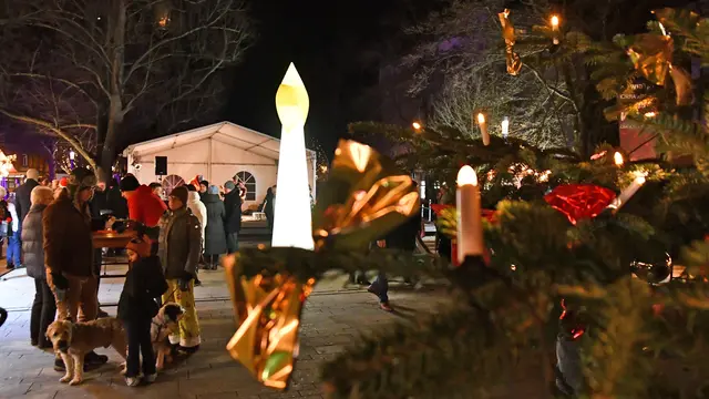 Landstuhler Advent 2024 mit großem Bühnenprogramm. Beim Weihnachtsmarkt Landstuhl 2025 wird das Angebot aus Kostengründen reduziert. | Foto: Erik Stegner