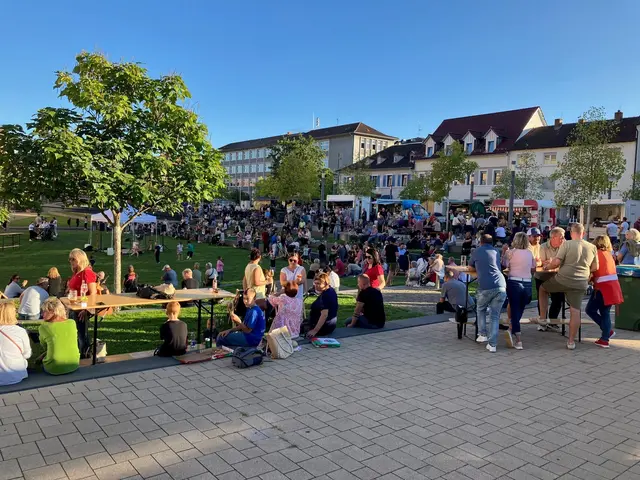 So schön war der Germersheimer Feierabendmarkt am 18. September 2025 - die Stadt chillt und genießt die ausklingenden Sommersonnenstunden | Foto: Lars Robbe