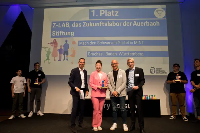 Nele Baumgärtner und Steffen Heil vom Z-LAB Bruchsal im Porsche Museum Stuttgart | Foto: A.Weil - BilderdieLeben