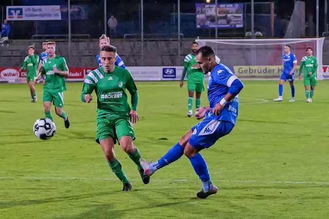 FKP-Offensivspieler Luka Dimitrijevic schließt überlegt zum 3:1 ab: Sein Schlenzer aus 16 Metern landet unhaltbar im langen Eck. | Foto: Erik Stegner