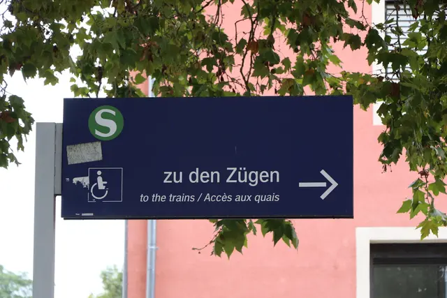 S-Bahnen im Bereich Ludwigshafen konnten von Ausfällen und Verspätungen betroffen sein. Nun hat das Stellwerk wieder genug Personal, damit alle Züge fahren können.  | Foto: Heike Schwitalla