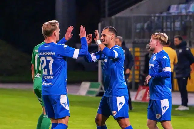 Jubel im Framas-Stadion: Luka Dimitrijevic feiert gemeinsam mit Thomas Selensky seinen Treffer beim deutlichen Oberliga-Erfolg des FK Pirmasens. | Foto: Erik Stegner