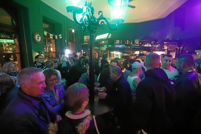 "KneipenKULTOUR" in Pirmasens: In den teilnehmenden Bars und Kneipen herrschte bis spät in die Nacht ausgelassene Stimmung. | Foto: Norbert Scharf