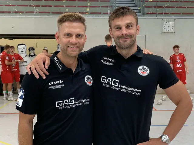 Co-Trainer Andrej Kogut (rechts) coacht das Eulen-Team auch in Bietigheim und der entlassene Eulen-Trainer Johannes Wohlrab | Foto: Michael Sonnick