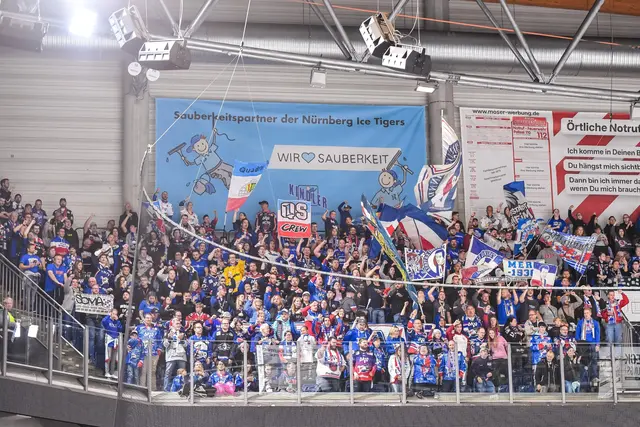 Die über 300 mitgereiste Fans der Adler Mannheim in Nürnberg. | Foto: Eiblmaier/PIX-Sportfotos