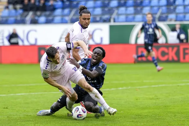 Die beiden Osnabrücker Jannik Müller und  Yigit Karademir im Zweikampf mit dem Waldhöfer Kennedy Okpala. | Foto: Zimmermann/PIX-Sportfotos