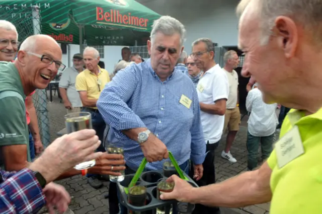 "Wasser - bzw. Weinträger" Bebo Bock bei der Arbeit | Foto: Roger Klenk
