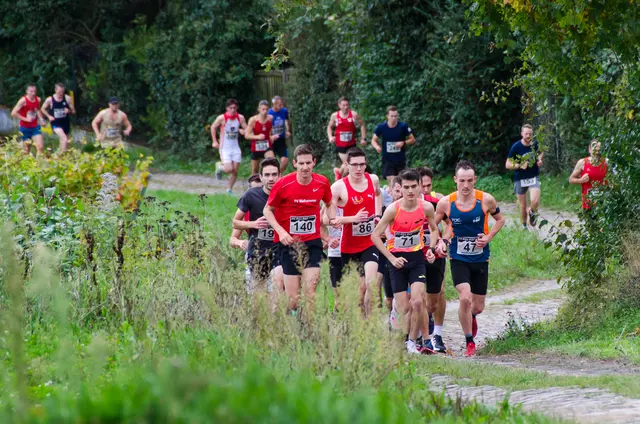 Beim Bad Dürkheimer Berglauf geht’s erst durch den Wingert, dann durch den Wald | Foto: Christina Schneehage