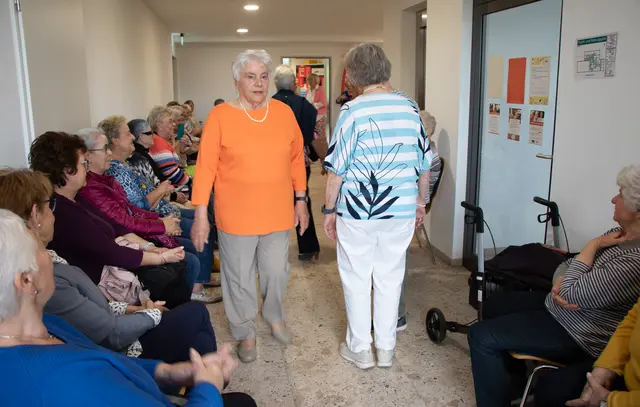 Modenschau für Seniorinnen im AWO-Quartiersbüro Bellheim | Foto: Heike Schwitalla