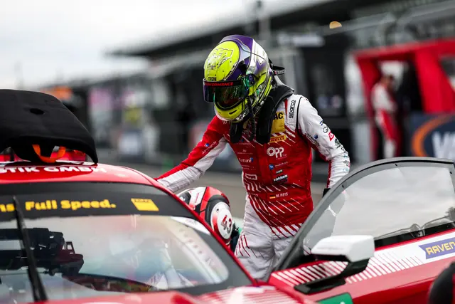 Max Reis steigt nach seinem Stint im Ford Mustang GT3 des Haupt Racing Teams aus – beim Finale des ADAC GT Masters auf dem Hockenheimring zeigte der Ramsteiner erneut eine starke Leistung. | Foto: MR 28 GmbH