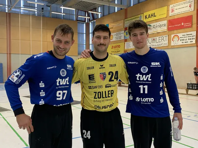 Žiga Urbič mit Ex-Eulen-Torhüter Martin Tomovski und Mats Grupe (von links) | Foto: Michael Sonnick