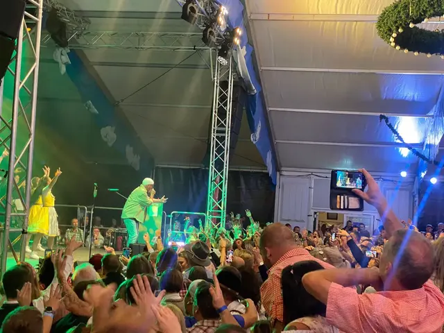 DJ Ötzi war am vergangen Freitag der Top-Act beim Lautrer Oktoberfest | Foto: Uwe Graf