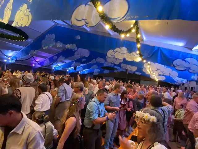 Volle Hütte am vergangenen Freitag im Bierzelt beim Opelkreisel | Foto: Uwe Graf