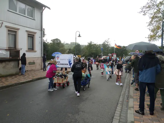 Die Tanzgruppen des Heimat- und Kulturvereins Lauterecken waren auf dem Winzerfestumzug in Offenbach-Hundheim am vergangenen Sonntag auch vertreten | Foto:  Anja Stemler