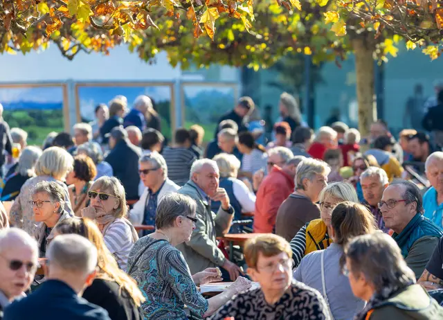 Geselligkeit und Genuss im Freien – Foodtrucks bringen Spezialitäten aus aller Welt nach Karlsruhe | Foto: Jürgen Rösner
