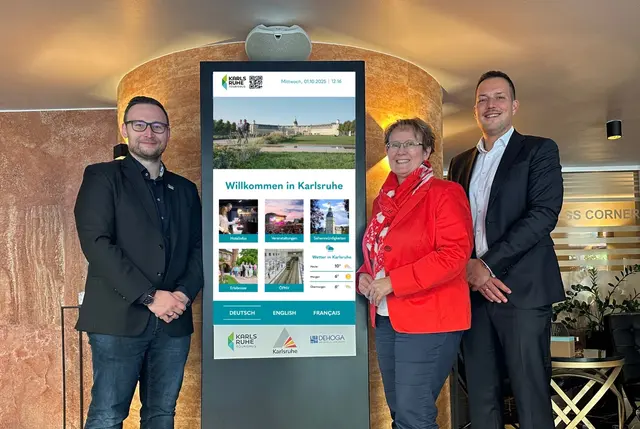 Mit der Präsentation einer der 40 interaktiven Hotelstelen am 2. Oktober im Hotel Santo startet die Stadt Karlsruhe in ein neues innovatives Projekt zur Stärkung des Städtetourismus. | Foto: KTG Karlsruhe Tourismus GmbH