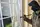 Nach bisherigen Ermittlungen gelangten die Einbrecher über ein Fenster ins Gebäude | Foto: Thomas Söllner/Stock.adobe.com