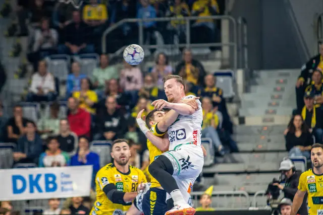 Die gelbe Mauer hält noch  | Foto: Wolfgang Neuberth