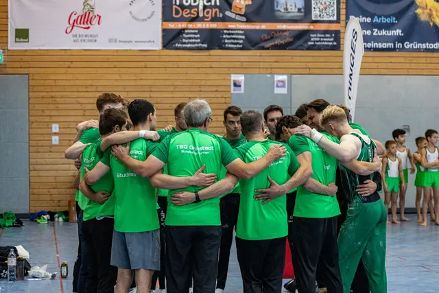 Alle zusammen zum dritten Saisonsieg: Die Turner der TSG Grünstadt. | Foto: Ulf Strijowski