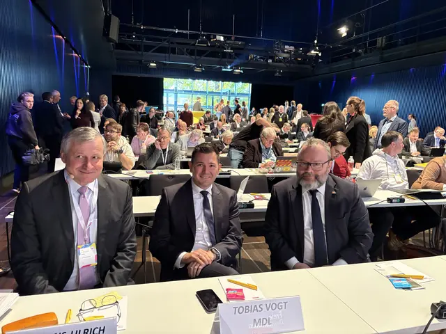 Auf dem FDP-Parteitag in Donaueschingen konnte auch der baden-württembergische CDU-Generalsekretär Tobias Vogt MdL (Mitte) von Hans-Ulrich Rülke und Christian Jung als Gast begrüßt werden. | Foto: Team Jung