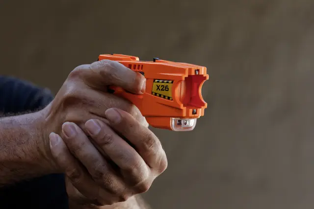 Die Polizei Grünstadt musste einen Taser einsetzen. | Foto: Stephane/stock.adobe.com
