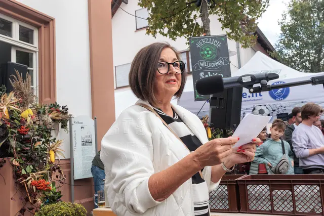 Eröffnung der Kerwe in Hagenbach -  VG Bürgermeisterin Iris Fleisch | Foto: Paul Needham