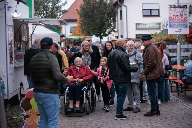 die Hagenbacher Kerwe - man trifft sich und genießt | Foto: Paul Needham