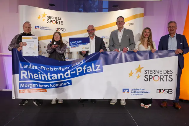 Siegerehrung mit Ministerpräsident Ebling und Landessportbund-Präsident Storck. | Foto: Copyright: Genoverband e.V. | Franz Fender