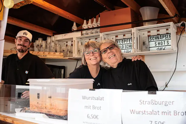 Danke an das Ehrenamt: ohne die vielen ehrenamtlichen Helfer wäre die Kerwe in Hagenbach nicht denkbar | Foto: Paul Needham